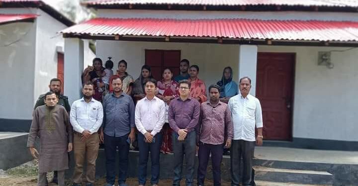 চকরিয়ায় গাড়ি চাপায় হত ৮ ভাইয়ের পরিবারকে দেয়া হলো ঘর 1 চকরিয়ায় গাড়ি চাপায় হত ৮ ভাইয়ের পরিবারকে দেয়া হলো ঘর