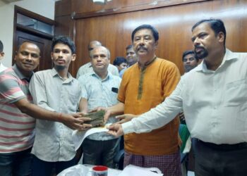অসহায় মামুনের মাকে বাঁচাতে পাশে দাঁড়ালেন বীর বাহাদুর