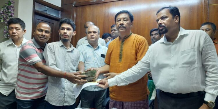 অসহায় মামুনের মাকে বাঁচাতে পাশে দাঁড়ালেন বীর বাহাদুর
