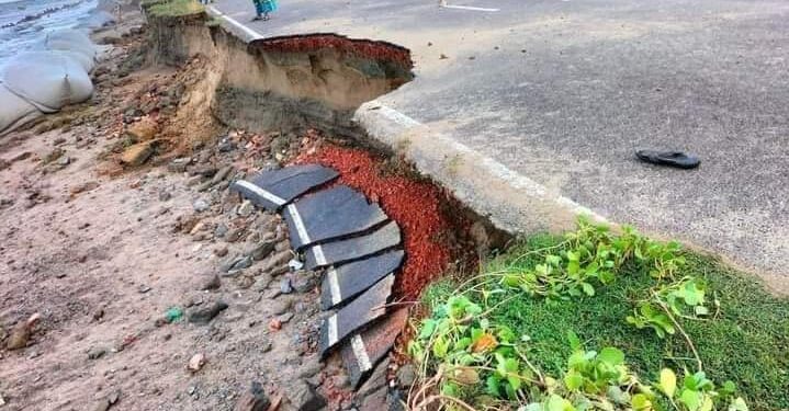 ঘূর্ণিঝড় সিত্রাং: কক্সবাজারে  ভেঙে গেছে মেরিন ড্রাইভ ও সমুদ্র সৈকত