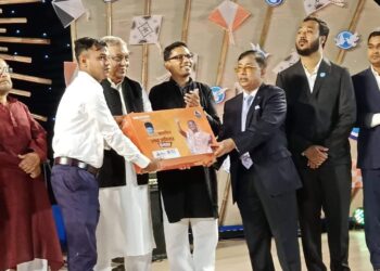 শ্রেষ্ঠ সংগঠক হিসেবে প্রধানমন্ত্রীর উপহার পেলেন চকরিয়ার আলমগীর রানা