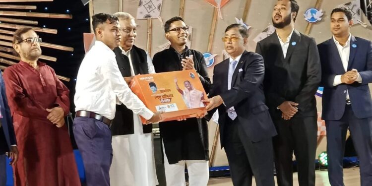 শ্রেষ্ঠ সংগঠক হিসেবে প্রধানমন্ত্রীর উপহার পেলেন চকরিয়ার আলমগীর রানা