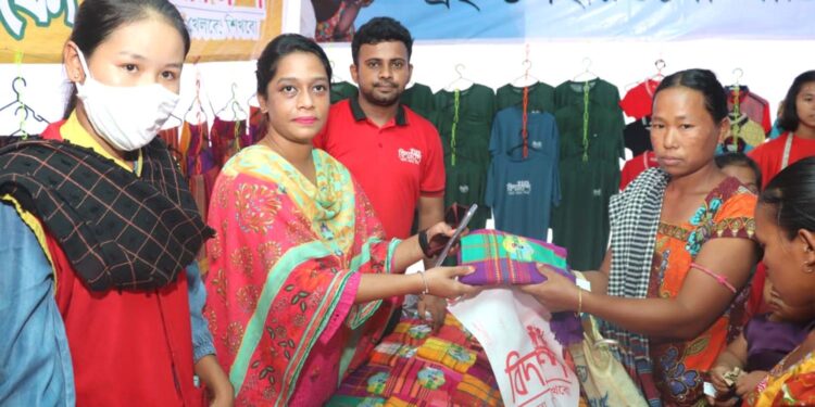 রামুতে প্রবারনা উপলক্ষে বিদ্যানন্দ ফাউন্ডেশনের ব্যতিক্রমী আয়োজন ‘গরীবের সুপার শপ’