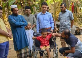 পিস্ ফাউন্ডারের মানবিক সহায়তা, হুইল চেয়ার পেল শিশু মোবারক
