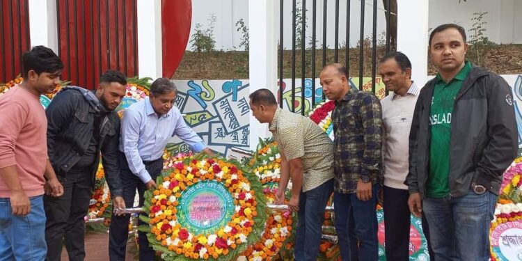 সম্প্রীতি বাংলাদেশ কক্সবাজার জেলা শাখার পক্ষ থেকে শহীদ মিনারে পুষ্পমাল্য অর্পণ