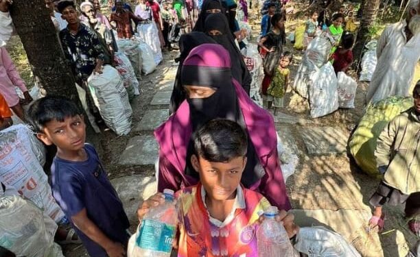 সেন্টমার্টিনে প্লাস্টিকের বিনিময়ে মিলছে চাল ডালসহ নিত্য প্রয়োজনীয় সামগ্রী