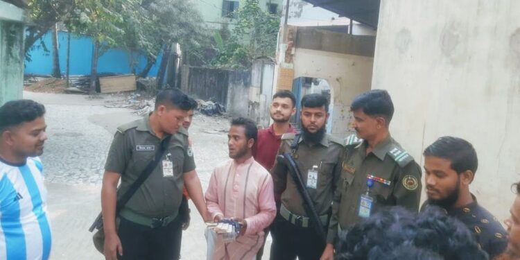 লালদিঘীর পাড়ে জাল টাকা কারবারি