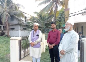 মাস্টার নুরুল কবির ও শহিদুল্লাহ’র কবর জিয়ারত করলেন জেলা চেয়ারম্যান মার্শাল