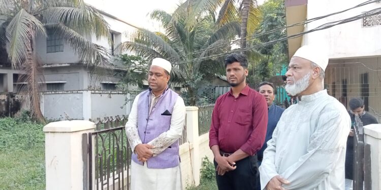 মাস্টার নুরুল কবির ও শহিদুল্লাহ’র কবর জিয়ারত করলেন জেলা চেয়ারম্যান মার্শাল
