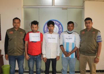 কক্সবাজারে ১৯১ টি চোরাই মোবাইলসহ আটক ৩