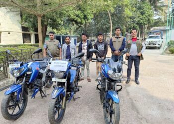 চোরাই মোটরসাইকেল উদ্ধার, চোর সিন্ডিকেটের তিন সদস্য আটক