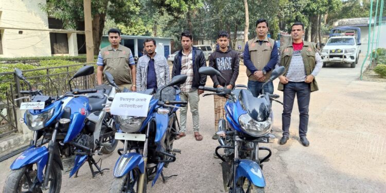 চোরাই মোটরসাইকেল উদ্ধার, চোর সিন্ডিকেটের তিন সদস্য আটক