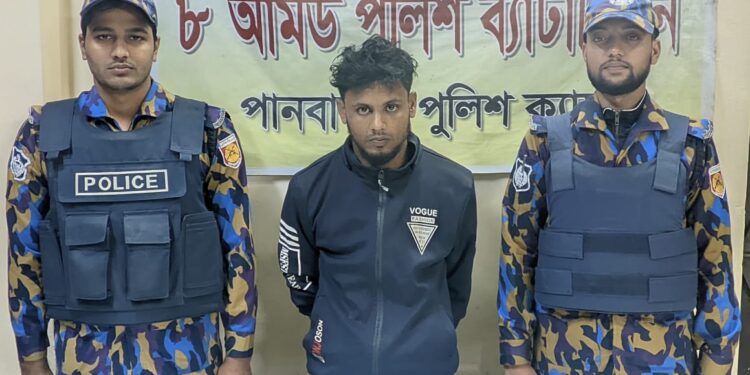 রোহিঙ্গা শিবিরে অস্ত্রসহ যুবক আটক