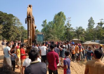 মহেশখালীতে উচ্ছেদ অভিযান: জমি মালিকদের বাঁধার মুখে ফিরে গেলো প্রশাসন
