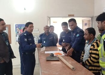 কোদালের হাতলের ভেতর দিয়ে ইয়াবা পাচার! রোহিঙ্গা আটক