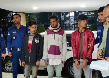 কক্সবাজারে ইজিবাইক চালক হত্যার ঘটনায়  ৩ ছিনতাইকারী আটক