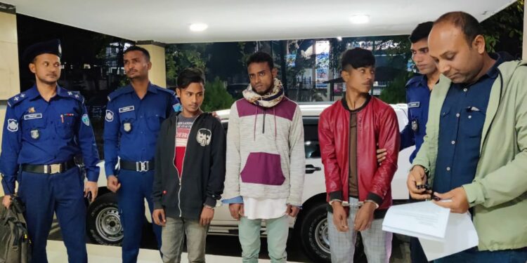 কক্সবাজারে ইজিবাইক চালক হত্যার ঘটনায়  ৩ ছিনতাইকারী আটক