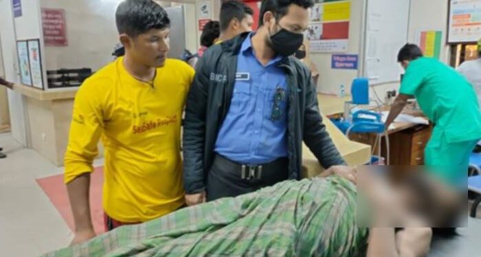 শরীরে আঘাত নিয়ে সমুদ্র সৈকতে ভেসে এলো এক ব্যক্তি 1 শরীরে আঘাত নিয়ে সমুদ্র সৈকতে ভেসে এলো এক ব্যক্তি
