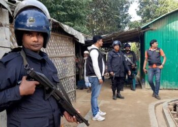 রোহিঙ্গা ক্যাম্পে  র‍্যাবের অভিযান; আটক ২