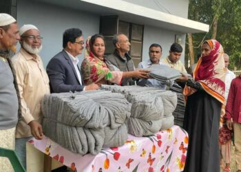 চট্টগ্রামস্থ চকরিয়া সমিতির সাবেক সভাপতির উদোগে  চকরিয়ায় গরীব মানুষের মাঝে কম্বল বিতরণ