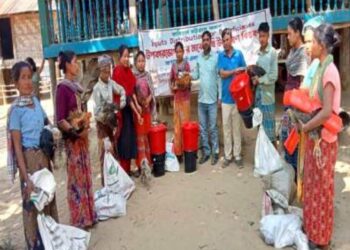 লামায় কারিতাসের বিনামূল্যে সবজি বীজ ও গবাদিপশু বিতরণ