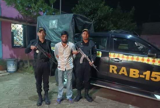 টেকনাফে ৭০ হাজার ইয়াবাসহ মাদক ব্যবসায়ী আটক 1 টেকনাফে ৭০ হাজার ইয়াবাসহ মাদক ব্যবসায়ী আটক