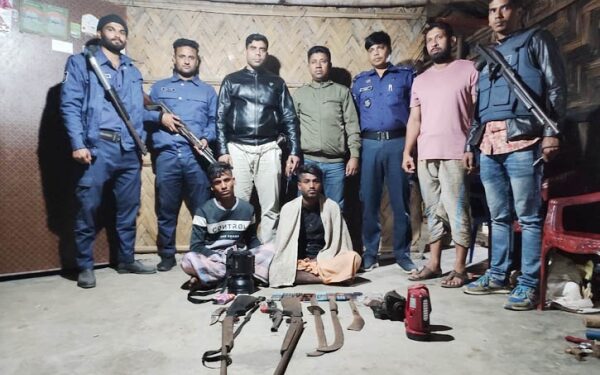 অপহ্নত ১৬ জেলে উদ্ধার : পৃথক অভিযানে ৬ জলদস্যু আটক