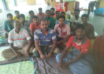 ছয় মাস কারাভোগ শেষে ভারত থেকে দেশে ফিরলেন ১১ জেলে