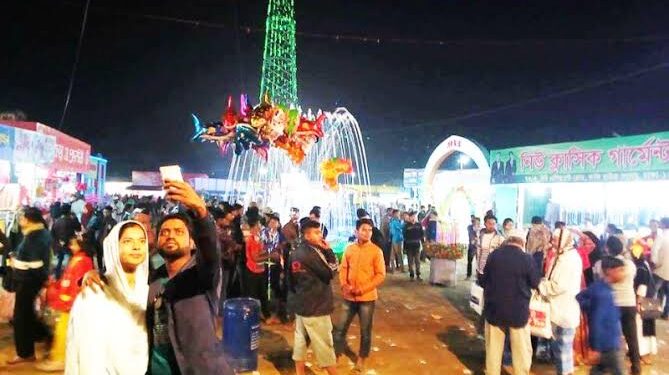 পর্যটকদের বাড়তি বিনোদনে কক্সবাজার শিল্পও বাণিজ্য মেলা 1 পর্যটকদের বাড়তি বিনোদনে কক্সবাজার শিল্পও বাণিজ্য মেলা