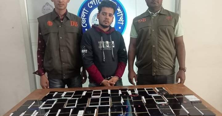 ডিবি'র অভিযানে মোবাইল চোর চক্রের ১ সদস্য আটক, মোবাইল উদ্ধার 1 ডিবি’র অভিযানে মোবাইল চোর চক্রের ১ সদস্য আটক, মোবাইল উদ্ধার