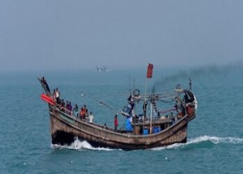 সাগরে জলদস্যুতা : ৪ জেলেকে সাগরে নিক্ষেপ