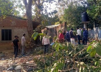 চকরিয়ায় স্কুলের সড়কের উপর স্থাপনা নির্মাণ, দুর্ভোগে শিক্ষাথীরা