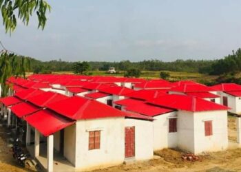 চকরিয়ায় শাহ উমর আশ্রয়ণ প্রকল্পে  ৪৩ পরিবার পেল ঘর