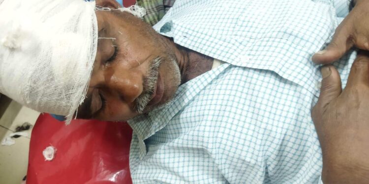 চকরিয়ায় মৎস্য চাষিকে কুপিয়ে জখম 1 চকরিয়ায় মৎস্য চাষিকে কুপিয়ে জখম