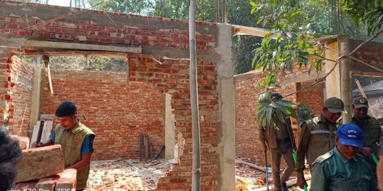 কক্সবাজারে বনভূমিতে গড়ে উঠা অবৈধ স্থাপনা উচ্ছেদ 1 কক্সবাজারে বনভূমিতে গড়ে উঠা অবৈধ স্থাপনা উচ্ছেদ