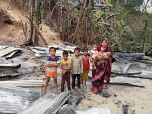 লামায় পুড়ে গেছে বাড়ি, দুই পরিবার খোলা আকাশের নিচে 2 IMG 20230314 WA0008