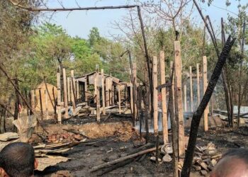 চকরিয়ায় বিদ্যুতের শর্টসার্কিটের  অগ্নিকাণ্ডে ১৩ বসতঘর পুড়ে ছাই