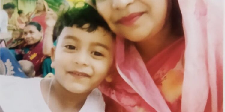 চকরিয়ায় পাঁচবছরের মেয়েসহ গৃহবধূ অপহরণের অভিযোগ 1 চকরিয়ায় পাঁচবছরের মেয়েসহ গৃহবধূ অপহরণের অভিযোগ
