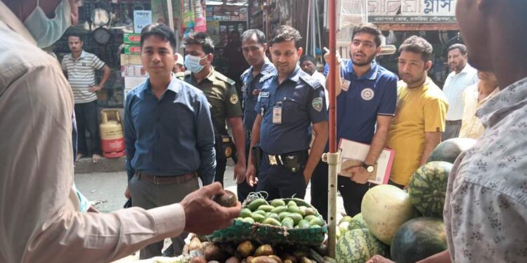চকরিয়ায় বাজার মনিটরিংয়ে ইউএনও, জরিমানা আদায়
