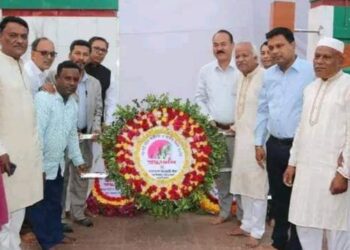 লামায় মহান স্বাধীনতা দিবসে শহীদ মিনারে ফুল দিয়ে শ্রদ্ধা নিবেদন