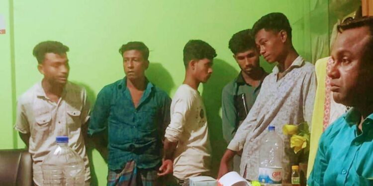 গরু চোরদের আটক