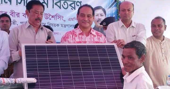 আলীকদমে সোলার প্যানেল বিতরণ করলেন পার্বত্যমন্ত্রী-বীর বাহাদুর উশৈসিং এমপি