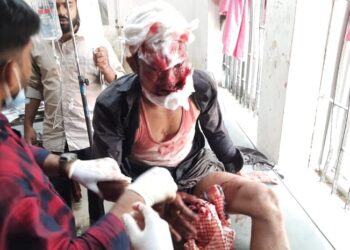 নাইক্ষ্যংছড়ি- দৌছড়ি সড়কে দু’ট্রলির ধাক্কায়১৩ শ্রমিক আহত