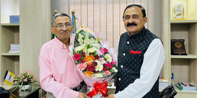 ইউজিসি’র চেয়ারম্যানের সাথে সালাহউদ্দিন সিআইপি’র সৌজন্য সাক্ষাৎ