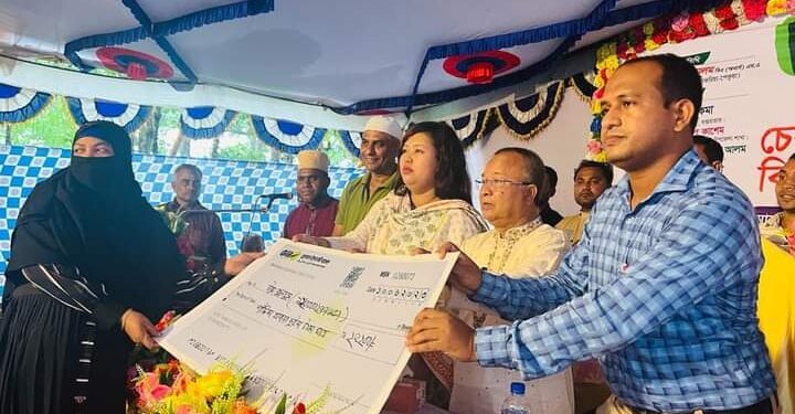 পেকুয়ায় বনবিভাগের কোটি টাকার  চেক বিতরণ