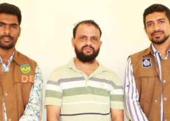 নির্বাচন কমিশনার পরিচয় দেওয়ায় আটক মহেশখালীর প্রতারক গিয়াস