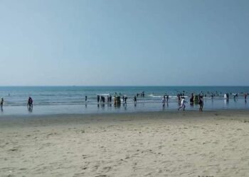 আশানুরূপ পর্যটক নেই কক্সবাজারে: হতাশ ব্যবসায়ীরা