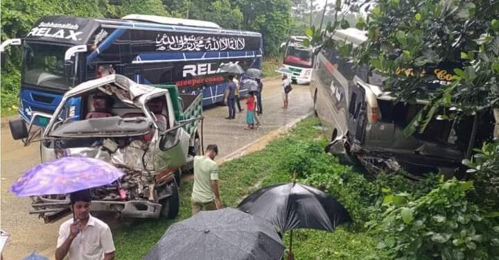 চকরিয়ায় যাত্রীবাহী বাস ও পিকআপের মুখোমুখি সংঘর্ষঃ পিকআপ চালক নিহত