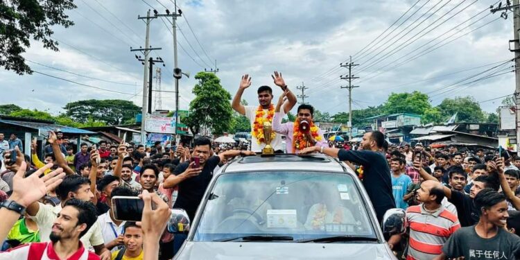 চকরিয়ায় বাংলাদেশের বাজপাখি খ্যাত জিকু সংবর্ধিত