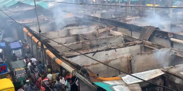 টেকনাফে মার্কেটে ভয়াবহ আগুন, অর্ধশত কোটি টাকার ক্ষতি